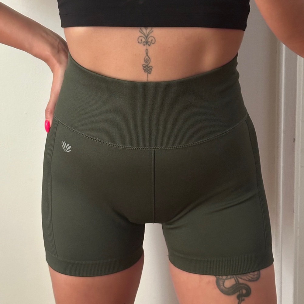 Olive Green active shorts 🫒